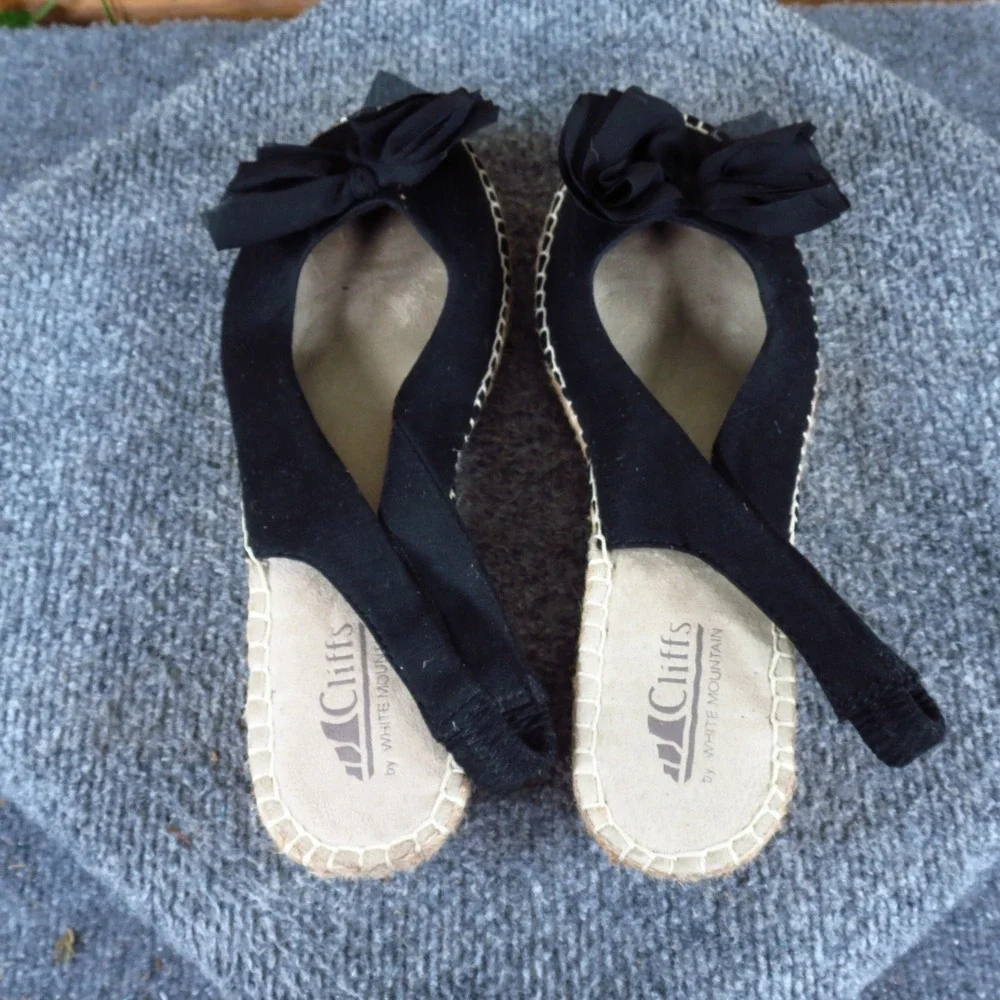 Cliffs by White Mountain Cheerful Womens Espadrille Size 8 Summer Black Fabric